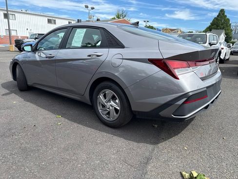 Used 2024 Hyundai Elantra SE FWD image 5