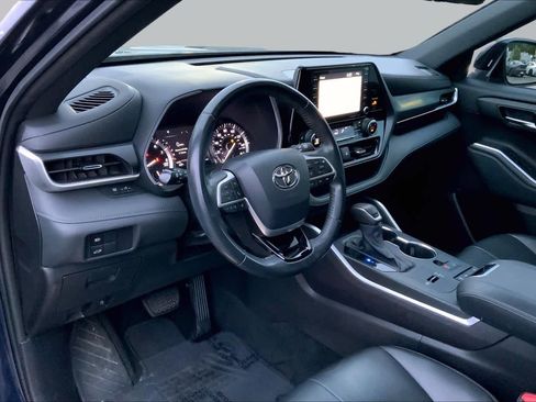 Used 2022 Toyota Highlander XSE FWD image 32