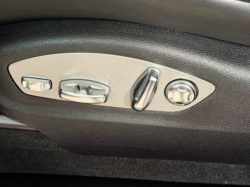 Certified 2022 Porsche Macan S image 25