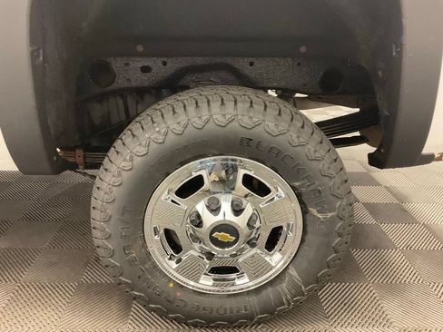 Used 2015 Chevrolet Silverado 2500 LT AWD/4WD image 12