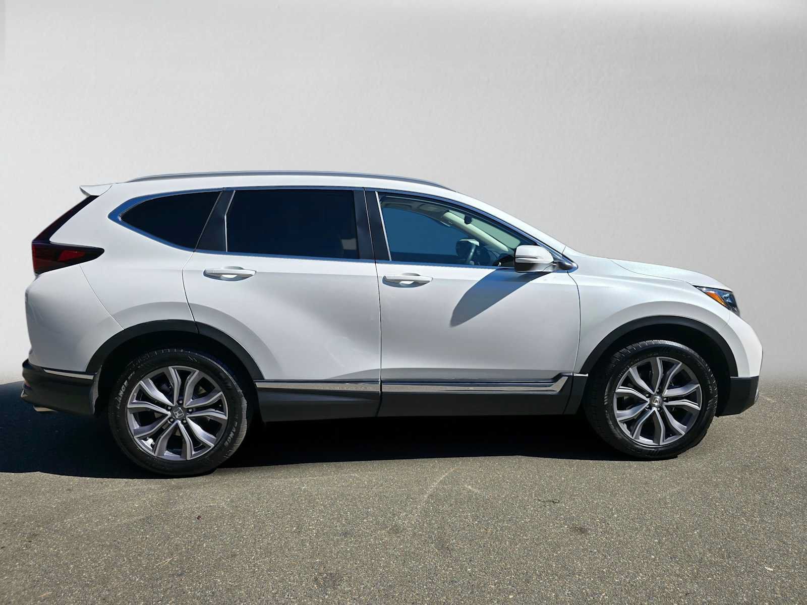 Used 2020 Honda CR-V Touring image 2