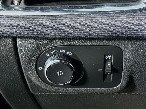 Used 2018 Chevrolet Cruze LT w/ Convenience Package image 16