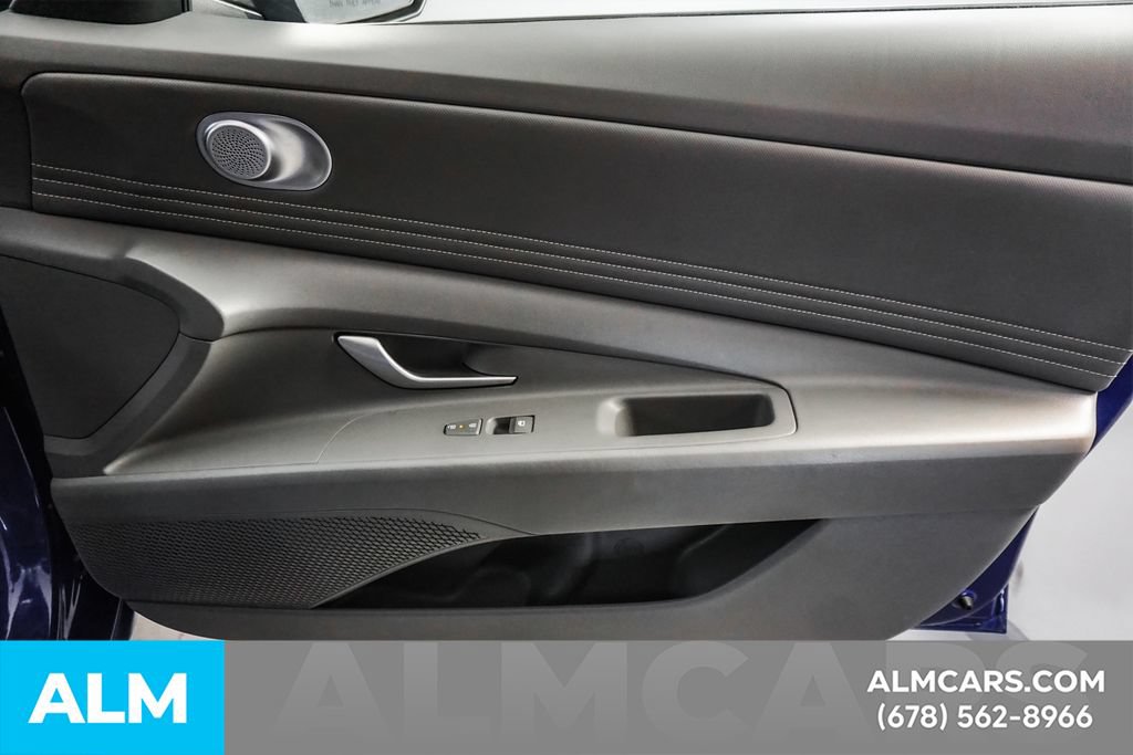Used 2025 Hyundai Elantra SEL FWD image 39