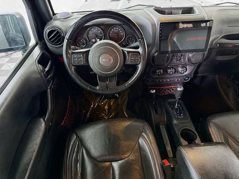 Used 2017 Jeep Wrangler Unlimited Rubicon AWD/4WD image 3