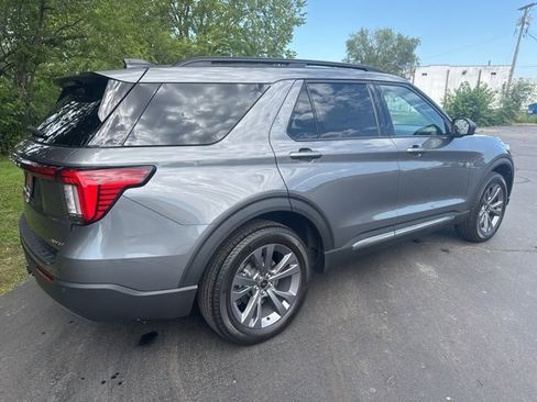 New 2025 Ford Explorer Active w/ Active Comfort Package image 5