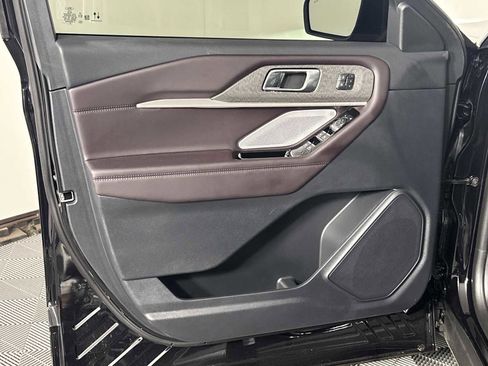 Used 2025 Ford Explorer Platinum RWD image 11