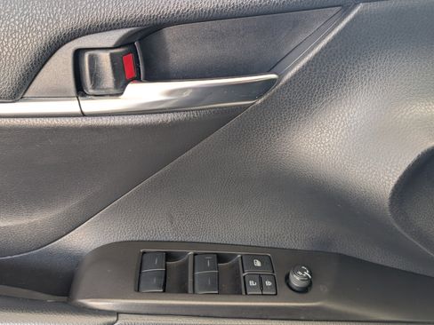 Used 2022 Toyota Camry SE image 15