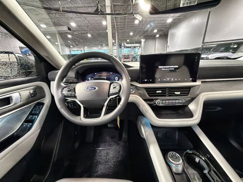 New 2026 Ford Explorer Platinum image 24