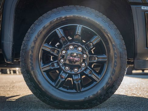 Used 2024 GMC Sierra 2500 AT4 w/ AT4 Premium Plus Package image 9