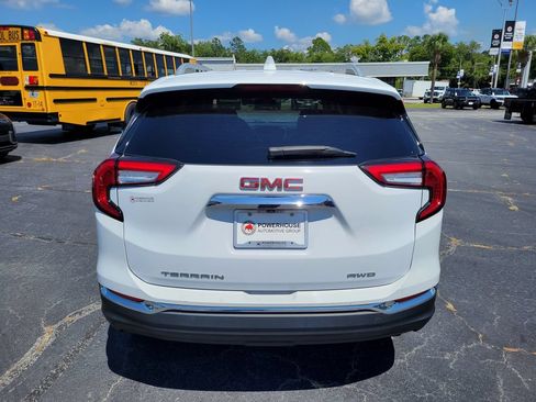 Used 2024 GMC Terrain SLT AWD/4WD image 4