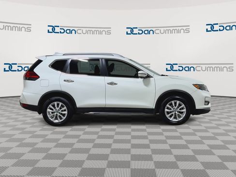Used 2017 Nissan Rogue SV w/ SV Premium Package AWD/4WD image 9