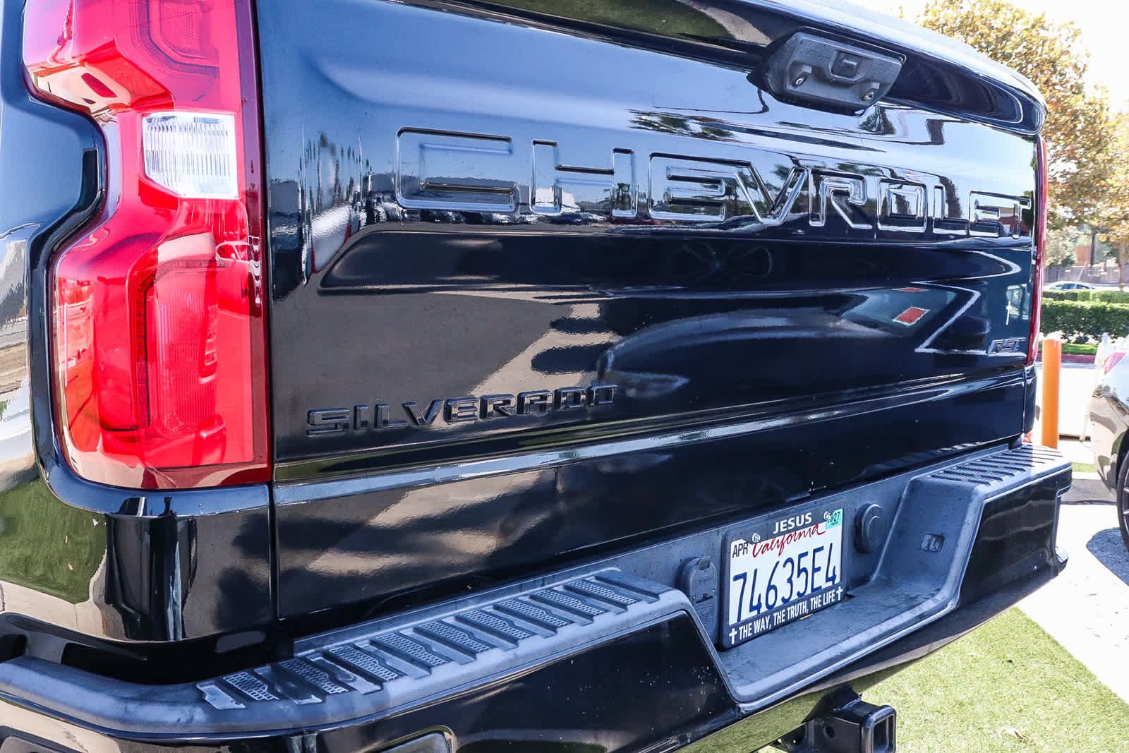 Used 2022 Chevrolet Silverado 1500 RST w/ LPO, Dark Essentials Package RWD image 9