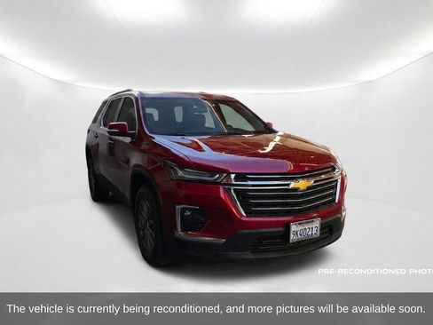 Used 2023 Chevrolet Traverse LT w/ LPO, Roadside Safety Package FWD image 3