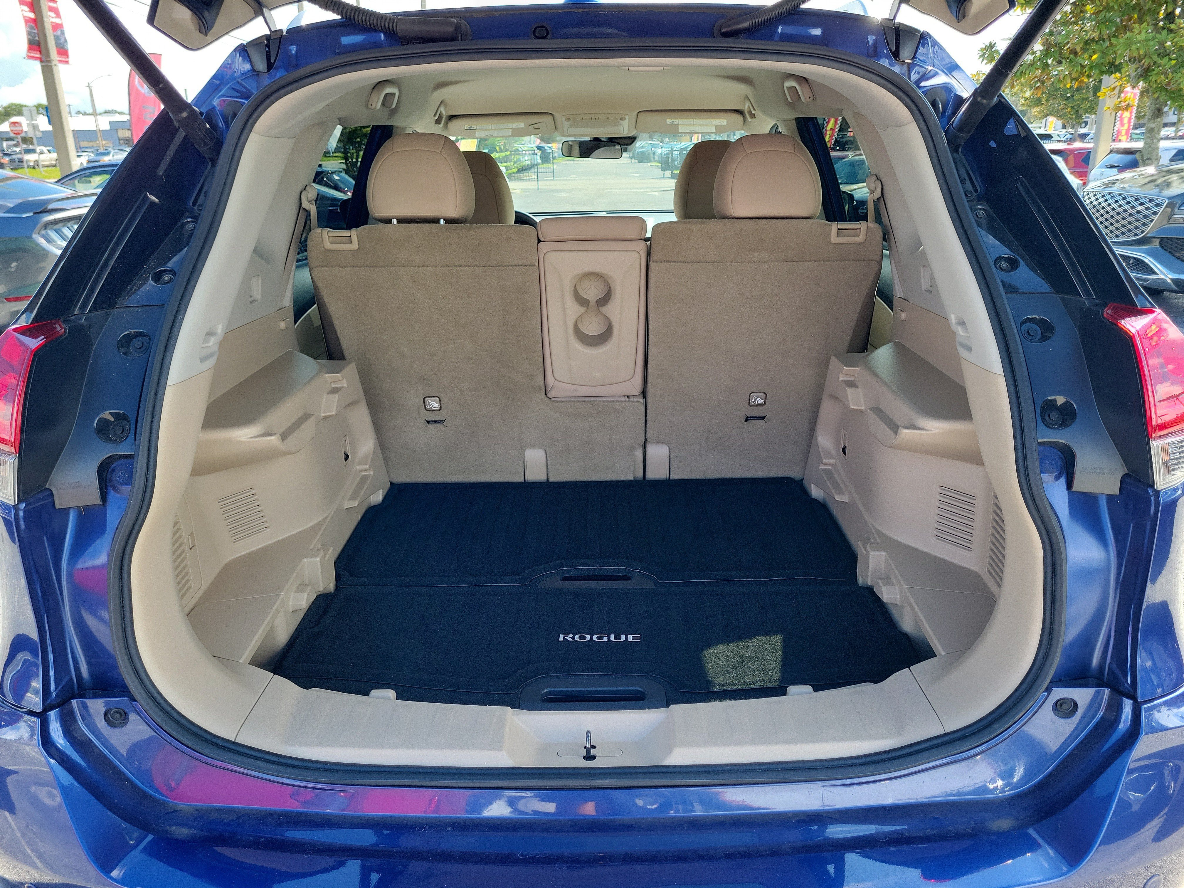 Certified 2020 Nissan Rogue SV FWD image 6