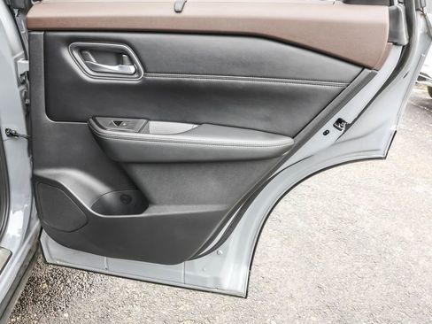 Used 2021 Nissan Rogue Platinum image 31