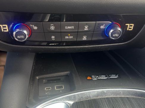 Used 2022 Buick Enclave Essence w/ Sport Touring Edition image 19