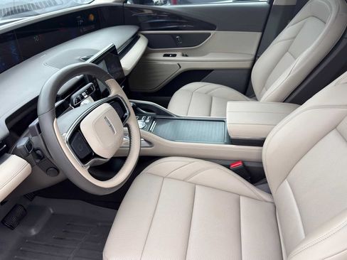 Used 2025 Lincoln Nautilus Premier AWD/4WD image 13