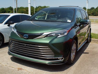 Used 2021 Toyota Sienna Platinum w/ Outdoor Package (TMS)