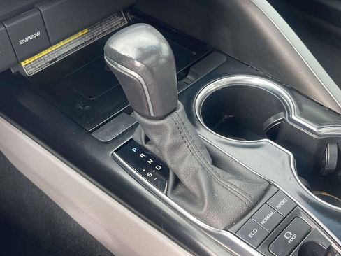 Used 2020 Toyota Camry XSE FWD image 33