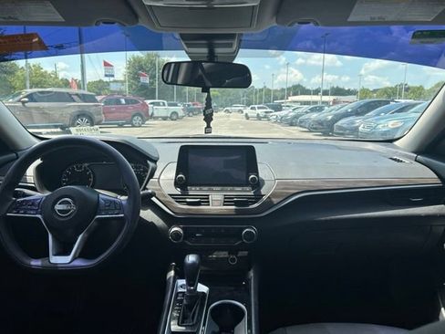 Used 2024 Nissan Altima 2.5 SV FWD image 15