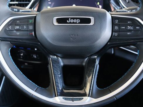 Used 2024 Jeep Grand Cherokee Trailhawk w/ Luxury Tech Group III AWD/4WD image 15