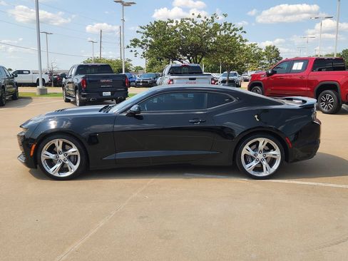 Used 2019 Chevrolet Camaro SS RWD image 4