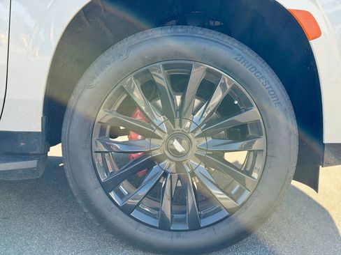 Used 2024 Cadillac Escalade ESV Luxury image 8