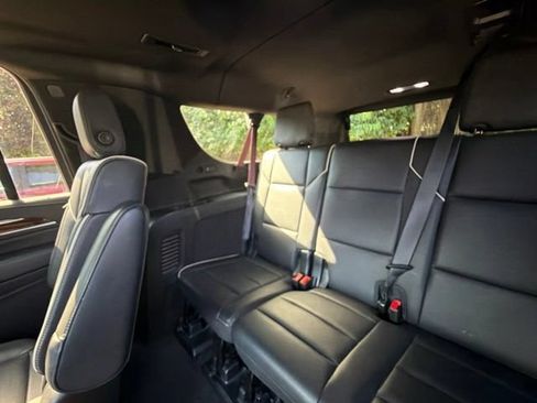 Used 2023 Cadillac Escalade ESV Premium Luxury AWD/4WD image 21