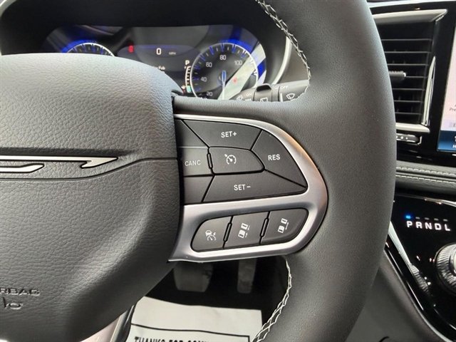 New 2027 Chrysler Pacifica Select FWD image 15