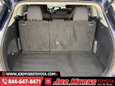 Used 2025 Toyota Highlander LE image 30