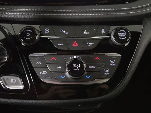 New 2026 Chrysler Pacifica Select image 26