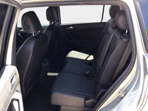 Used 2021 Volkswagen Tiguan SE R-Line FWD image 8