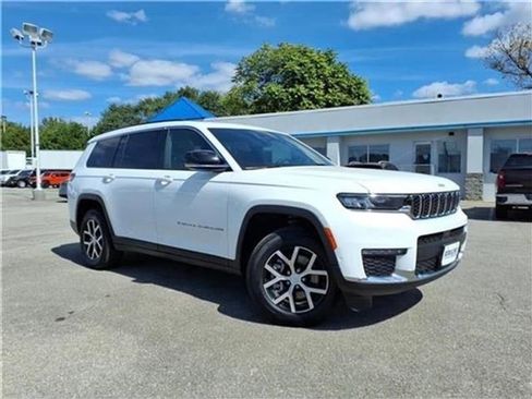 Used 2024 Jeep Grand Cherokee L Limited w/ Luxury Tech Group II image 36