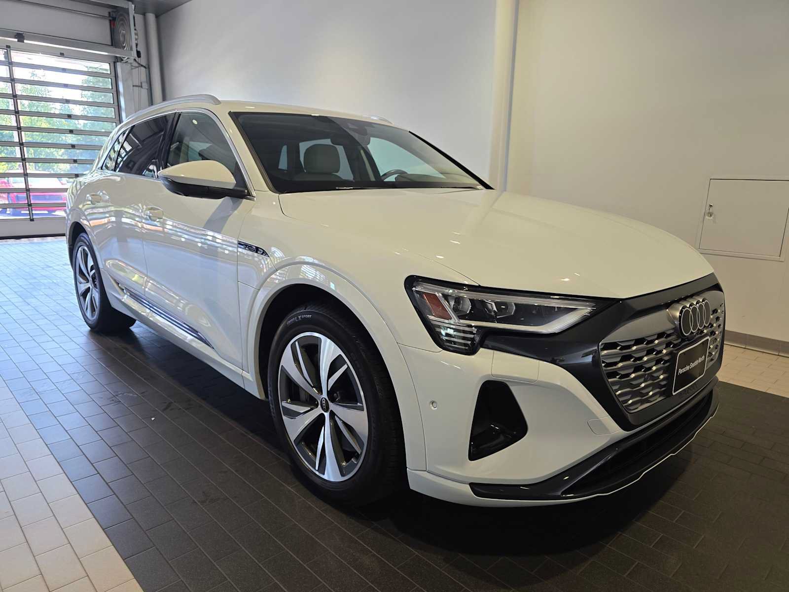 Used 2024 Audi Q8 e-tron Premium Plus w/ Premium Plus Package AWD/4WD image 9
