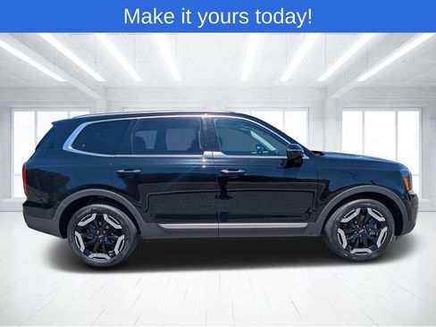 Used 2025 Kia Telluride S FWD image 2