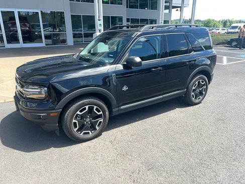 Used 2023 Ford Bronco Sport Outer Banks w/ Tech Package AWD/4WD image 2
