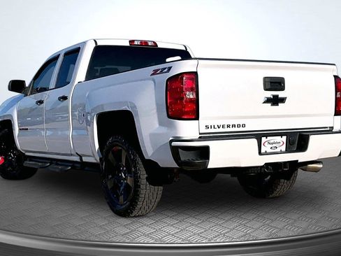 Used 2017 Chevrolet Silverado 1500 LT w/ Redline Edition AWD/4WD image 15