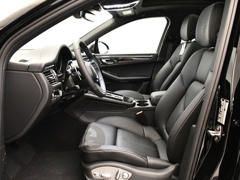 Certified 2026 Porsche Macan AWD/4WD image 5