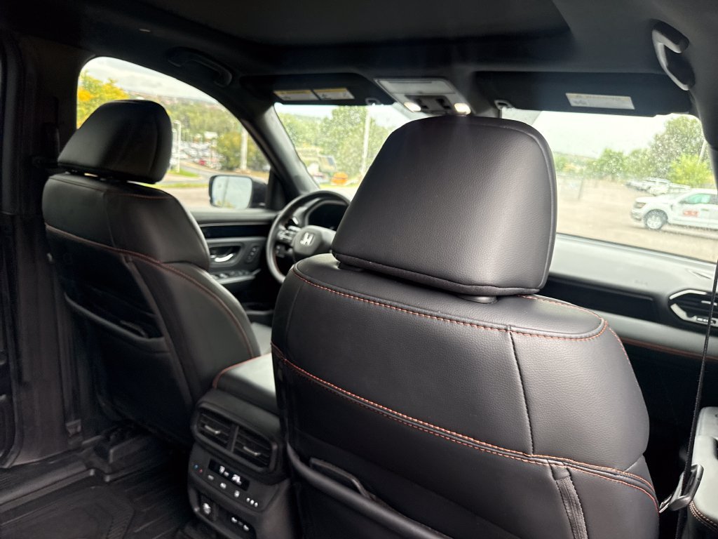 Used 2025 Honda Pilot TrailSport image 29