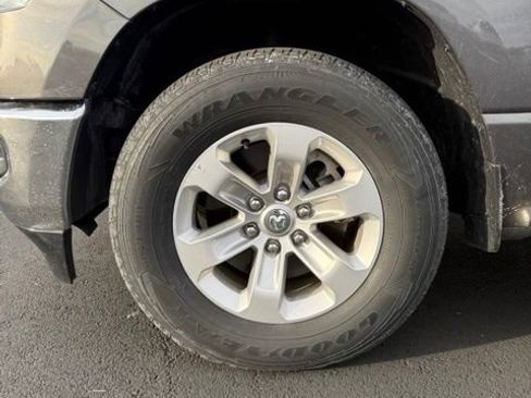Used 2023 RAM 1500 Laramie AWD/4WD image 3