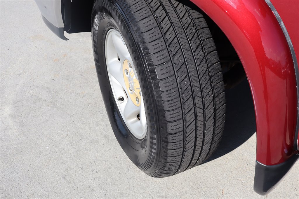 Used 2000 Toyota Tundra Limited RWD image 12