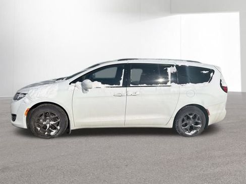 Used 2020 Chrysler Pacifica Touring-L Plus image 3