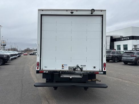 Used 2024 Chevrolet Express 3500 w/ Power Convenience Package RWD image 4