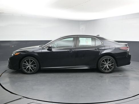 Used 2023 Toyota Camry SE FWD image 5