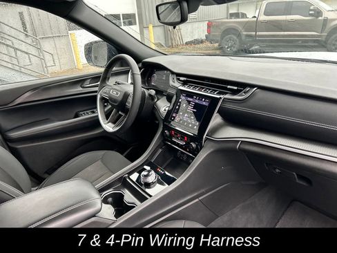 Used 2024 Jeep Grand Cherokee Laredo w/ Luxury Tech Group I AWD/4WD image 32