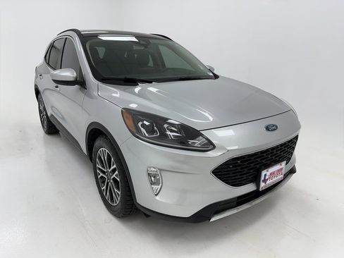 Used 2020 Ford Escape SEL image 2