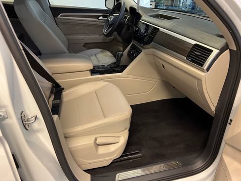 Certified 2023 Volkswagen Atlas SE FWD image 11
