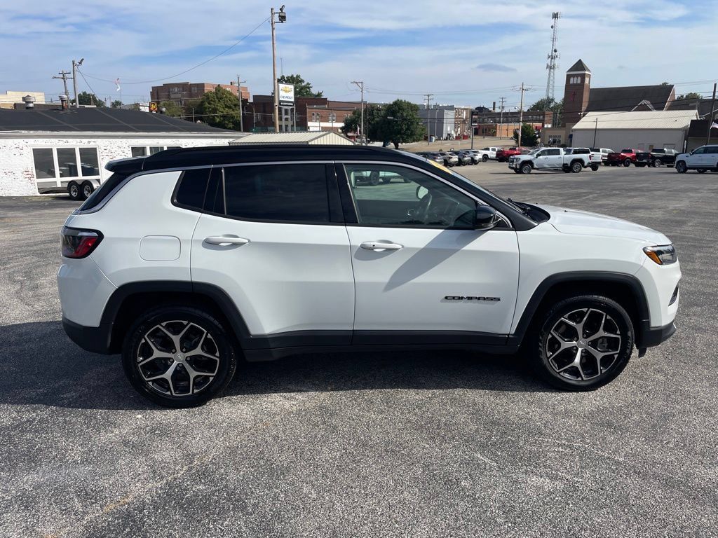 Used 2024 Jeep Compass Limited AWD/4WD image 4