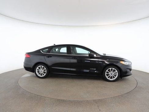 Used 2019 Ford Fusion SE image 23