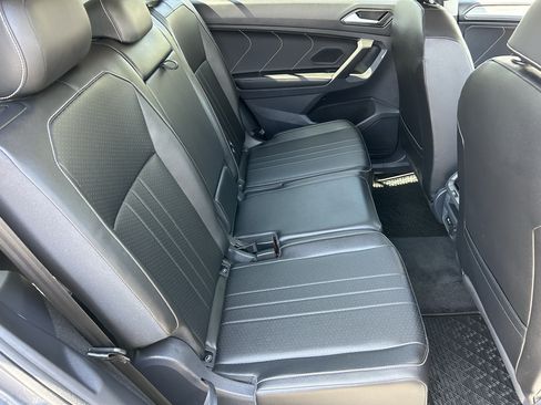 Used 2023 Volkswagen Tiguan SE FWD image 11